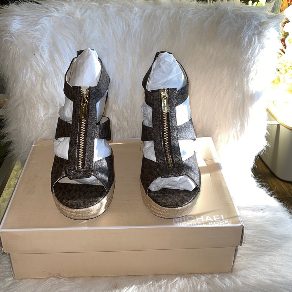 Micheal kors Signature Sandal